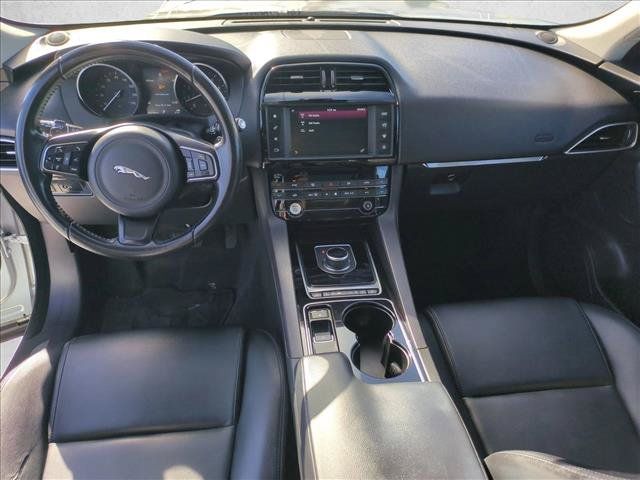 Used 2017 Jaguar F-PACE Premium AWD/4WD image 18