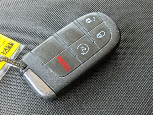 Used 2019 Jeep Renegade Latitude w/ Cold Weather Group image 7