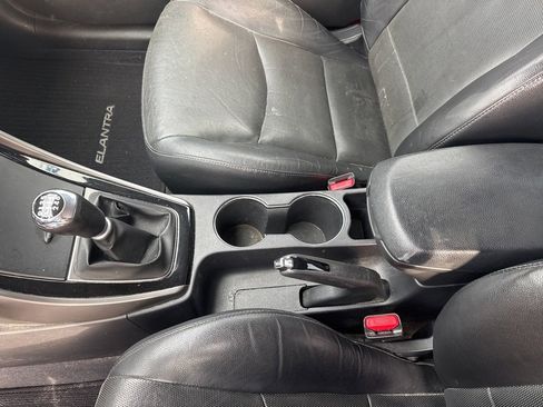 Used 2013 Hyundai Elantra SE image 19