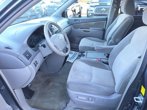 Used 2010 Toyota Sienna LE image 8