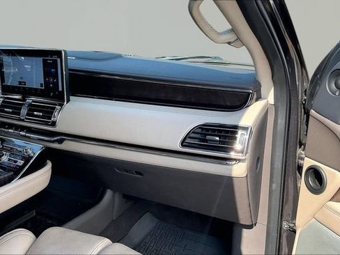 Used 2022 Lincoln Navigator L Reserve AWD/4WD image 19