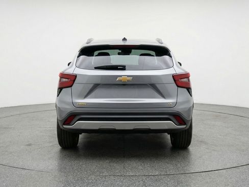 Used 2025 Chevrolet Trax LT w/ LT Convenience Package image 7