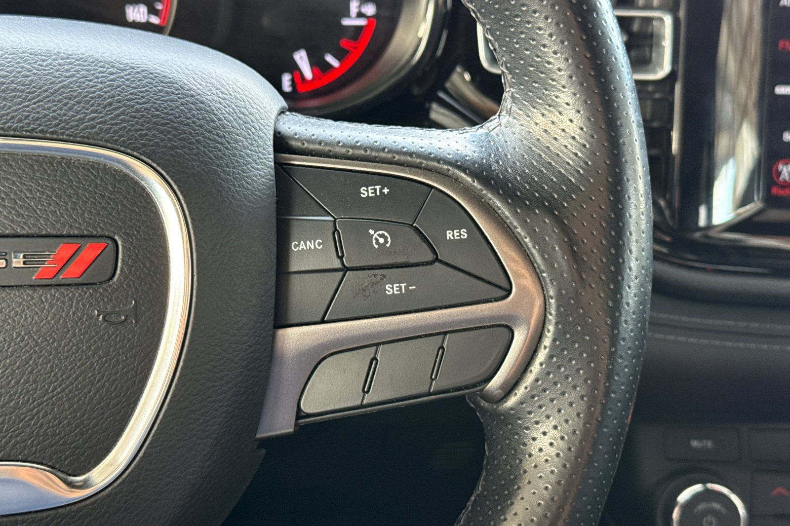 Used 2023 Dodge Durango SXT RWD image 35