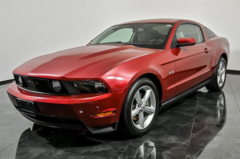 Used 2010 Ford Mustang GT RWD image 5