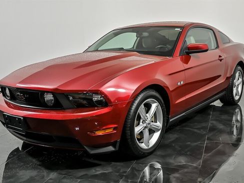 Used 2010 Ford Mustang GT RWD image 5