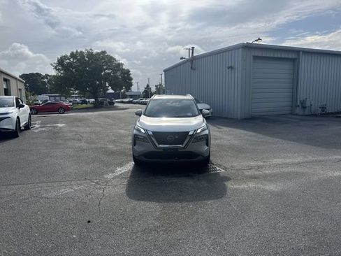 Used 2023 Nissan Rogue SV w/ SV Premium B Package AWD/4WD image 2