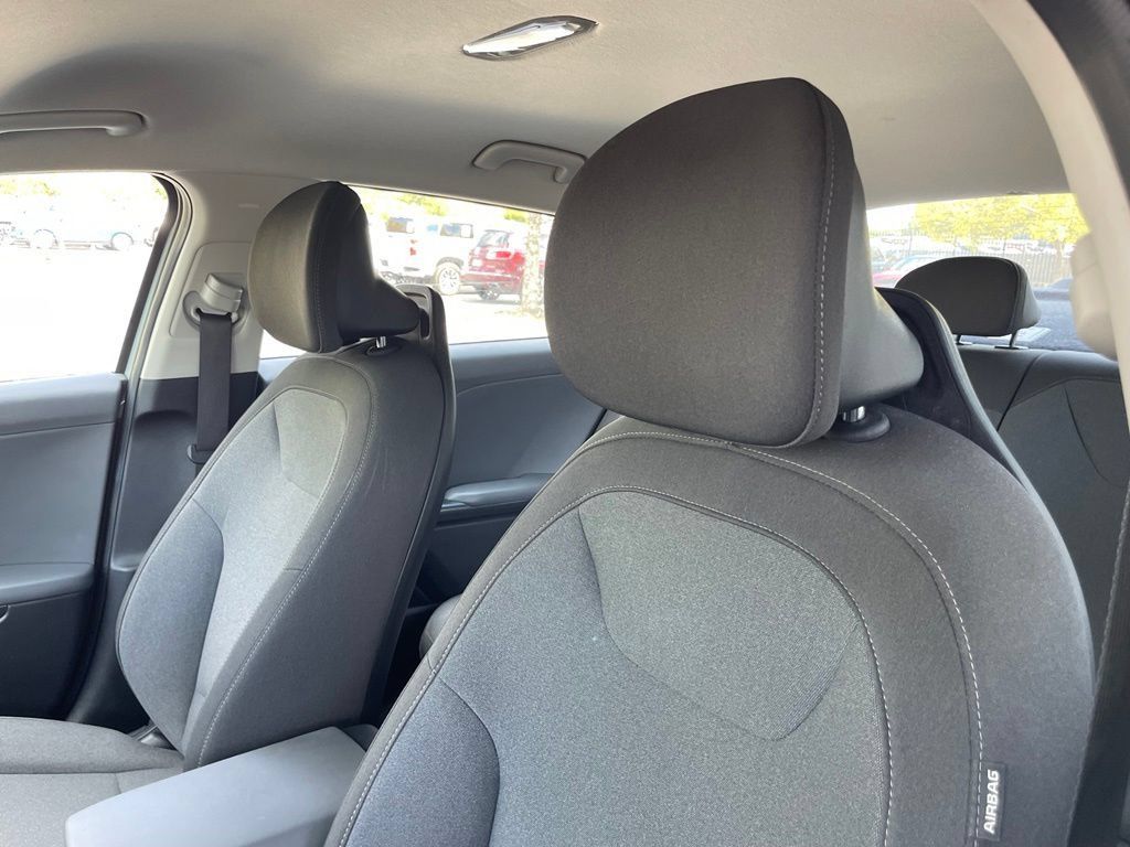 Used 2025 Kia K4 FWD image 23