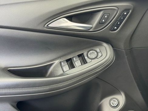 Used 2021 Buick Encore GX Essence w/ Advanced Technology Package FWD image 17