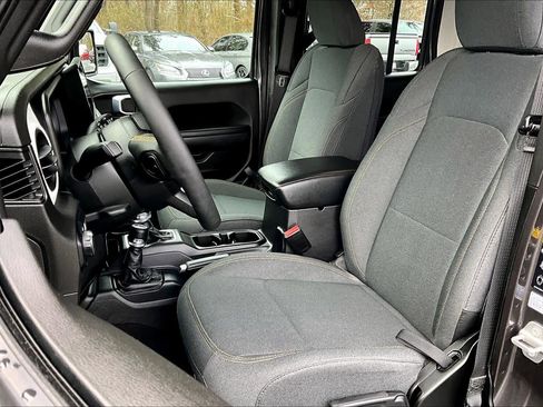 Used 2024 Jeep Wrangler Sport S image 8