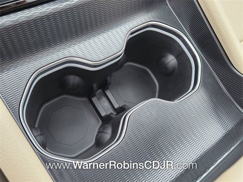 New 2025 Jeep Grand Cherokee Limited w/ Luxury Tech Group II image 24