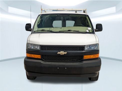 Used 2020 Chevrolet Express 3500 Extended w/ Driver Convenience Package image 10
