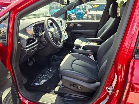 New 2026 Chrysler Pacifica Select w/ S Appearance Package image 19