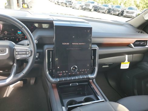 Used 2025 GMC Yukon Denali w/ Sun & Power Step Package AWD/4WD image 13