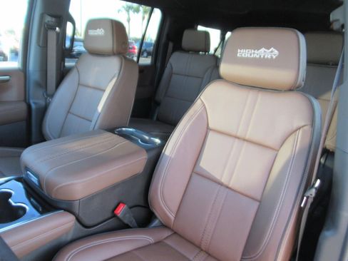 New 2026 Chevrolet Suburban High Country RWD image 17