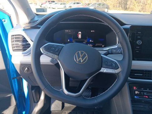 Used 2025 Volkswagen Taos SE w/ Panoramic Sunroof Package image 15