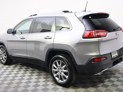 Used 2018 Jeep Cherokee Limited w/ Trailer Tow Group AWD/4WD image 3