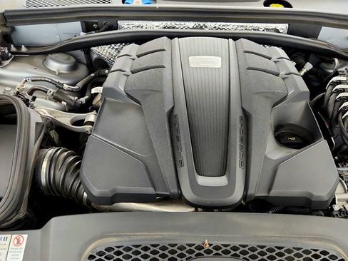 Used 2020 Porsche Macan Turbo AWD/4WD image 28