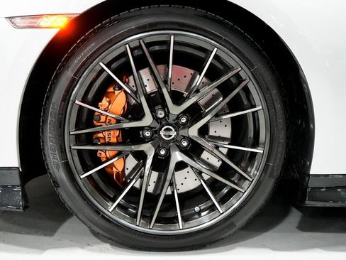 Used 2020 Nissan GT-R Premium image 22