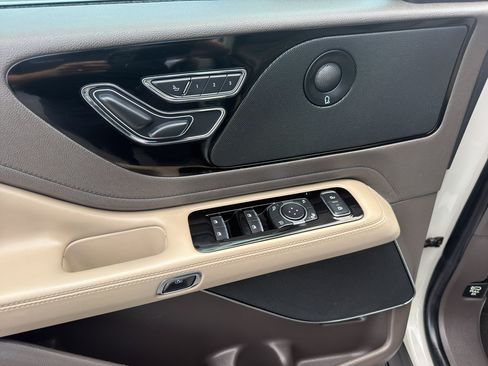 Used 2022 Lincoln Aviator Reserve AWD/4WD image 20