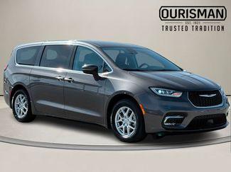 Used 2023 Chrysler Pacifica Touring-L video 1