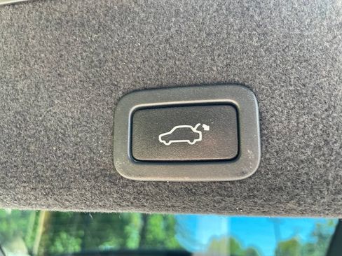 Used 2017 Volvo XC60 T6 Inscription w/ Climate Package AWD/4WD image 18
