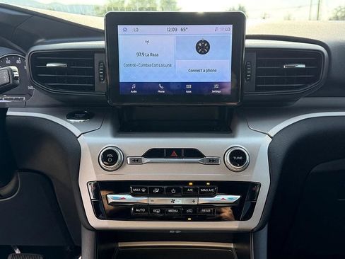 Used 2023 Ford Explorer XLT image 27