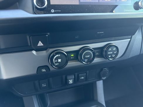 Used 2020 Toyota Tacoma SR5 image 21