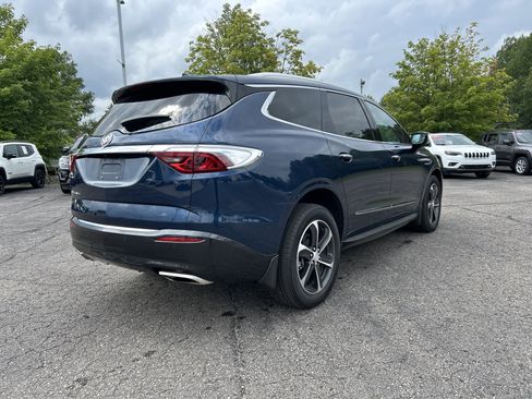 Used 2022 Buick Enclave Essence w/ LPO, Touring Package AWD/4WD image 4
