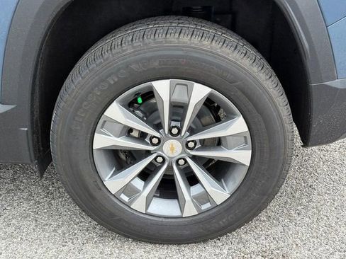 New 2026 Chevrolet Equinox LT w/ Convenience Package II FWD image 4