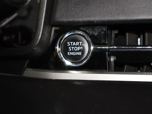 Used 2023 Mitsubishi Outlander SE image 24