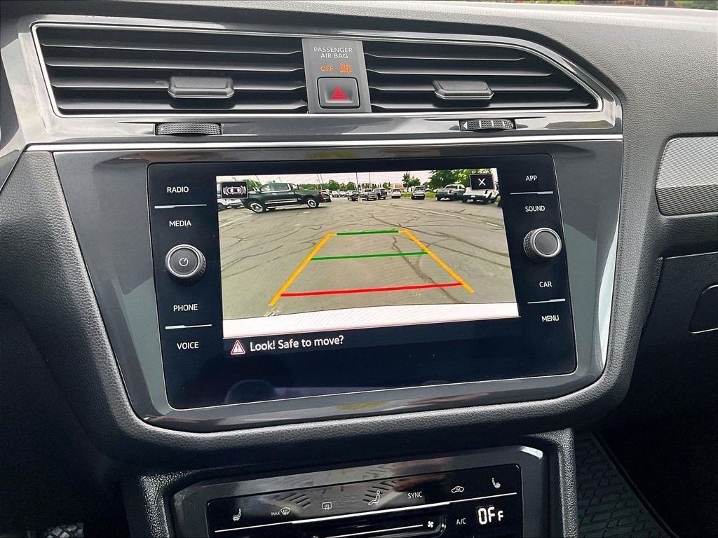 Used 2023 Volkswagen Tiguan SE AWD/4WD image 18