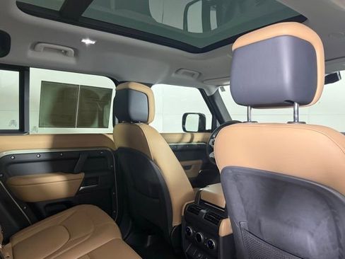 Certified 2025 Land Rover Defender 110 X-Dynamic SE image 31