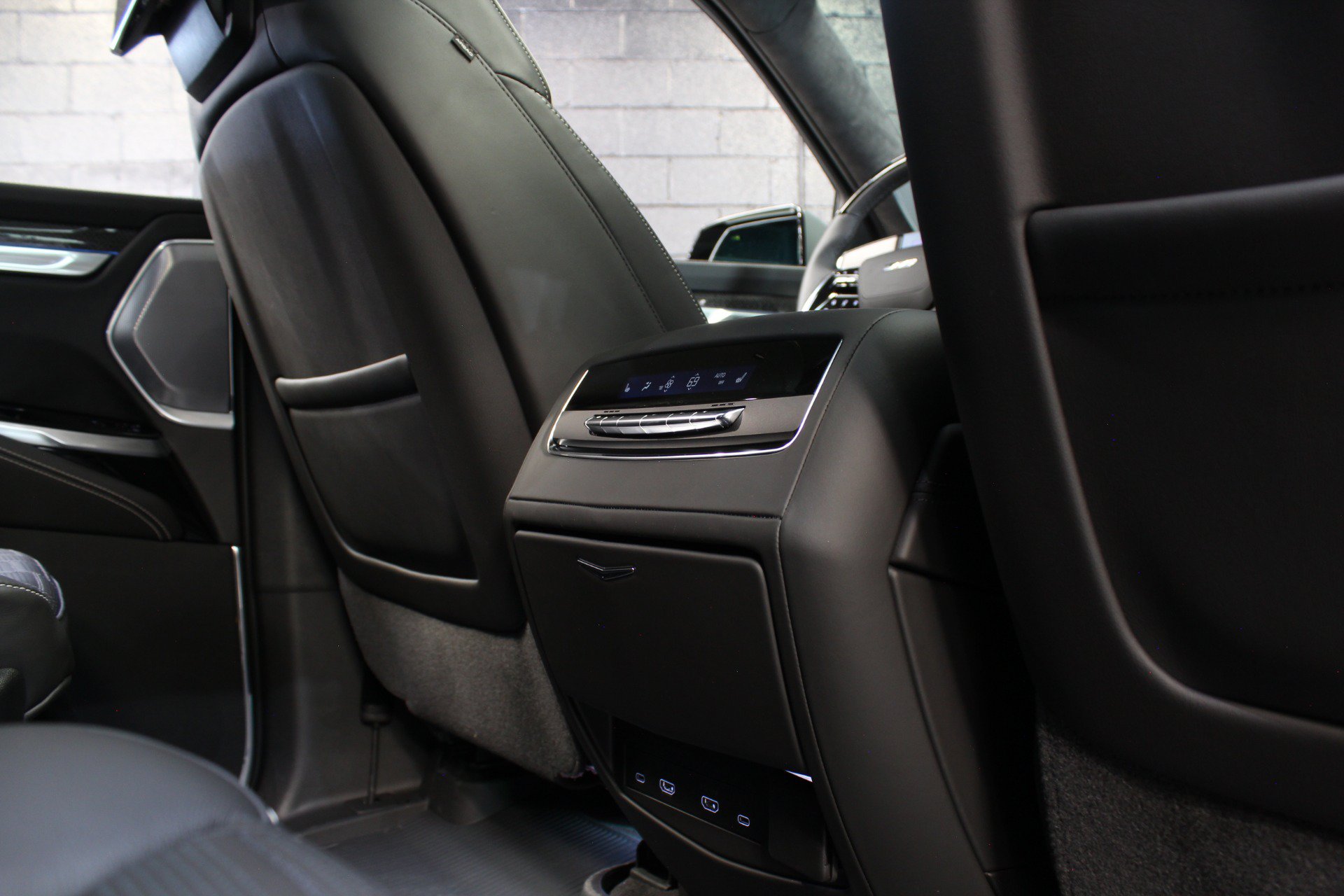 Used 2026 Cadillac Escalade V w/ LPO, ONYX Package AWD/4WD image 54