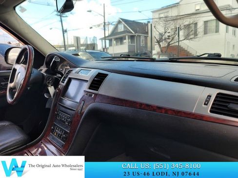 Used 2011 Cadillac Escalade AWD w/ Touring Package image 15