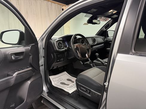 Used 2022 Toyota Tacoma TRD Sport AWD/4WD image 22