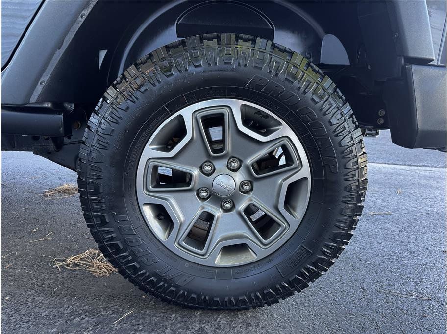 Used 2016 Jeep Wrangler Unlimited Rubicon w/ Connectivity Group AWD/4WD image 23