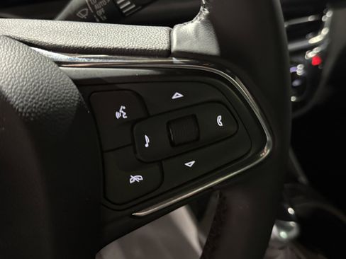 Used 2025 Buick Envista Sport Touring w/ Convenience I Package FWD image 18