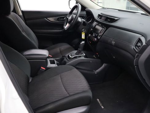 Used 2020 Nissan Rogue S image 28