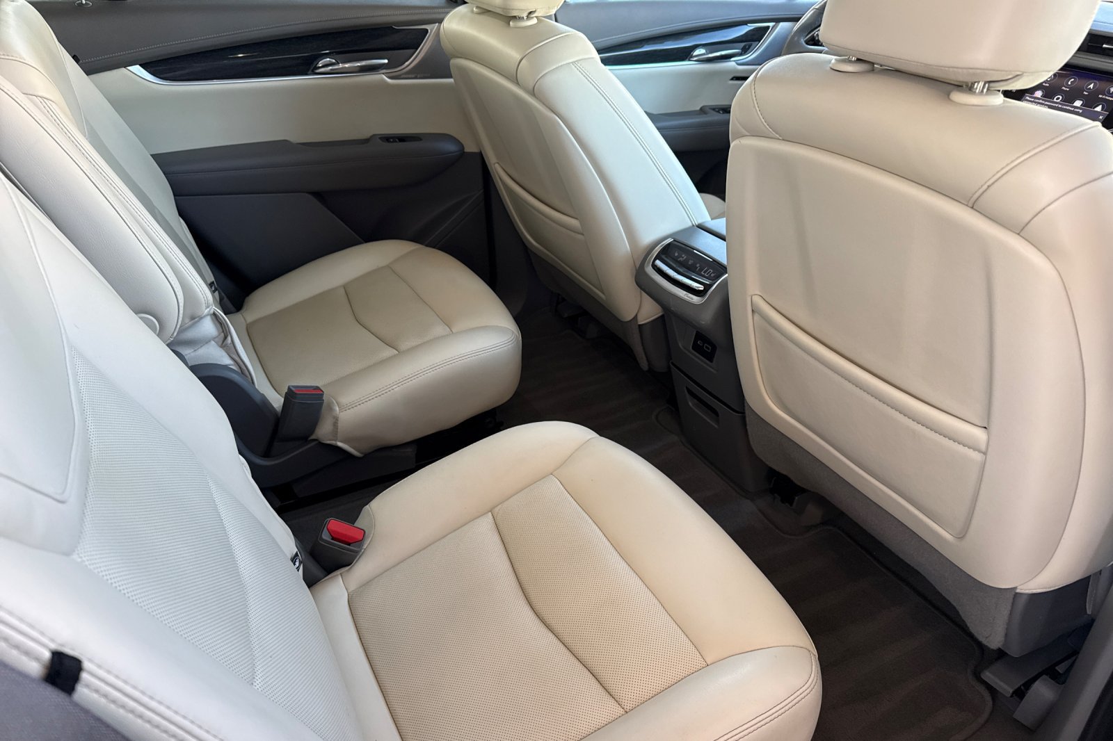 Used 2021 Cadillac XT6 Premium Luxury AWD/4WD image 24