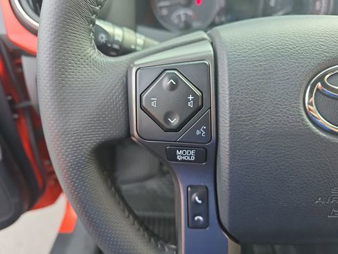 Used 2018 Toyota Tacoma TRD Sport AWD/4WD image 19