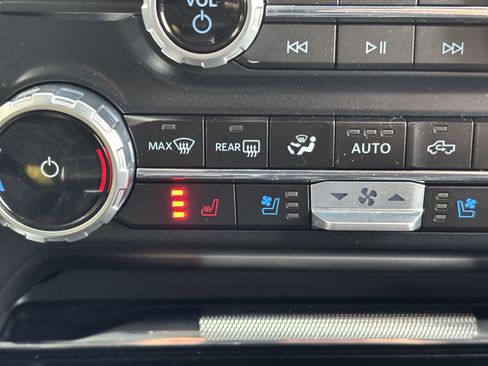 Used 2023 Ford F150 Lariat w/ FX4 Off-Road Package image 27