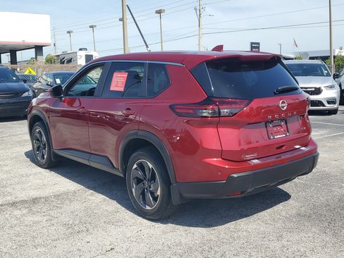 Certified 2024 Nissan Rogue SV FWD image 8