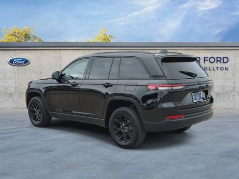 Used 2025 Jeep Grand Cherokee Altitude AWD/4WD image 6