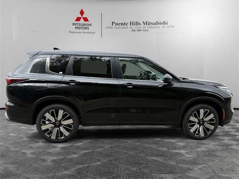 New 2025 Mitsubishi Outlander SE image 4