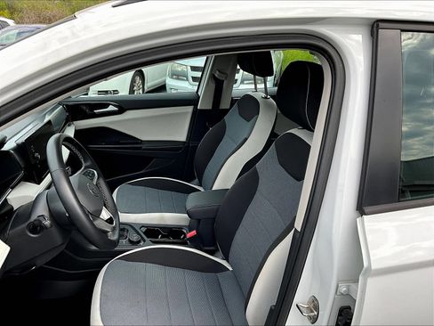 Used 2025 Volkswagen Taos S AWD/4WD image 5
