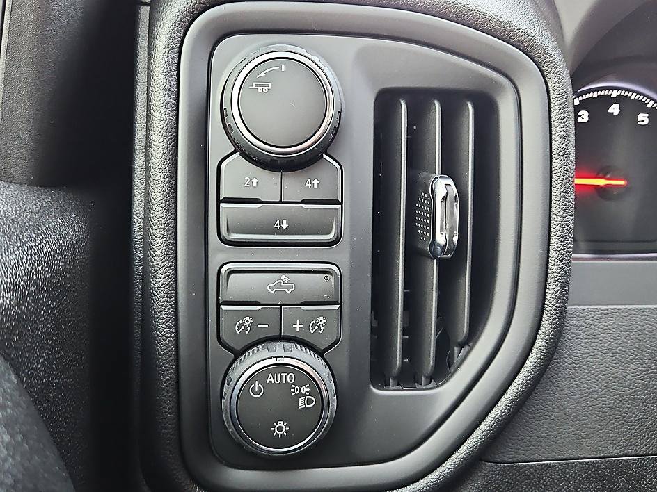 New 2026 Chevrolet Silverado 2500 Custom w/ Custom Convenience Package AWD/4WD image 20