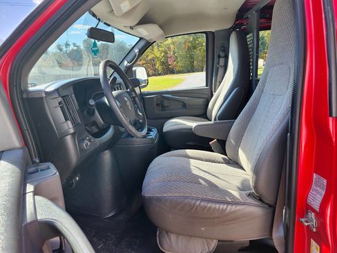 Used 2015 GMC Savana 2500 image 7