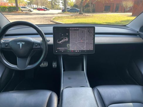 Used 2018 Tesla Model 3 Mid Range image 17