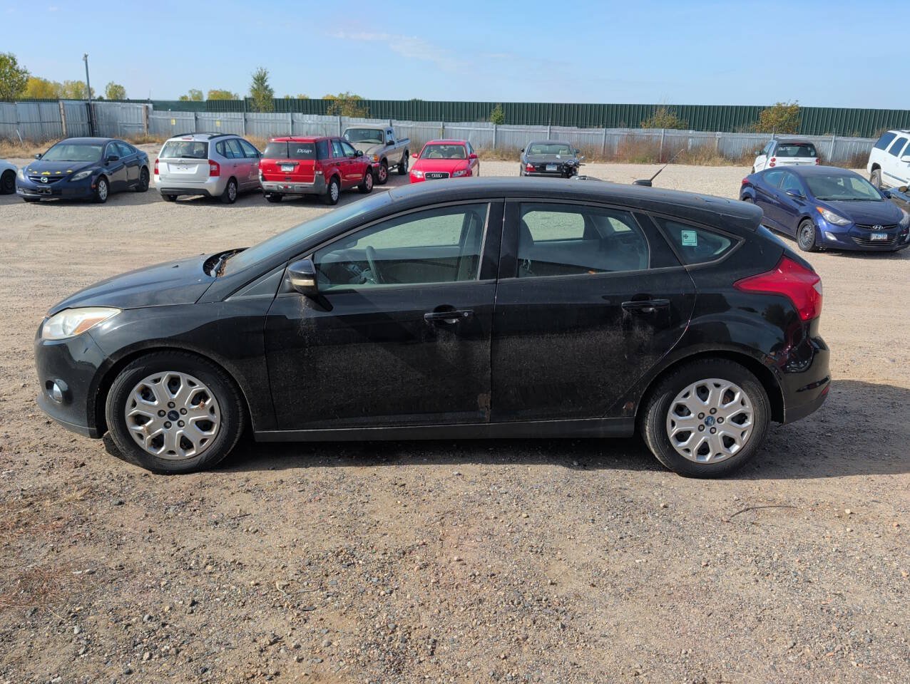 Used 2012 Ford Focus SE w/ SE Winter Pkg FWD image 2