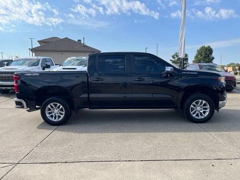 Used 2023 Chevrolet Silverado 1500 LT AWD/4WD image 2